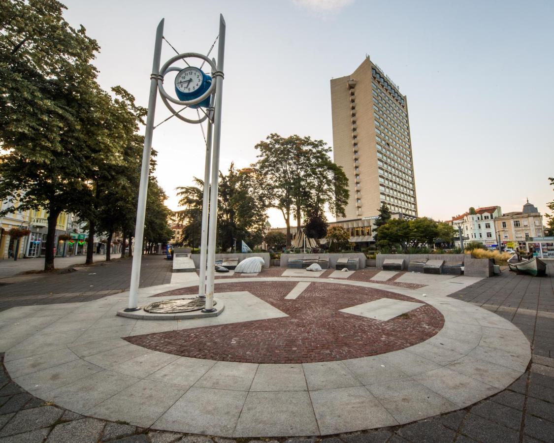 2 Bedrooms - Downtown - Excellent Location Апартаменти